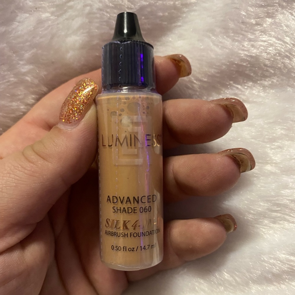 Luminess air brush foundation